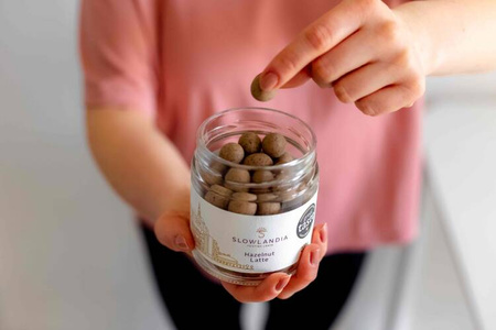 Orzechy laskowe w białej czekoladzie z Latte 200g SLOWLANDIA